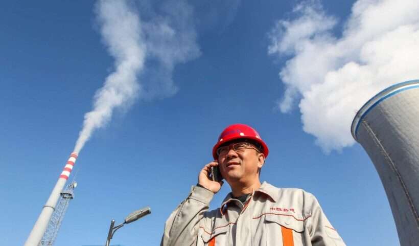 Wang Zhi, assistente responsabile della produzione presso Jiamusi Zhongheng Thermoelectric Ltd. La centrale elettrica è entrata in funzione nel 1999