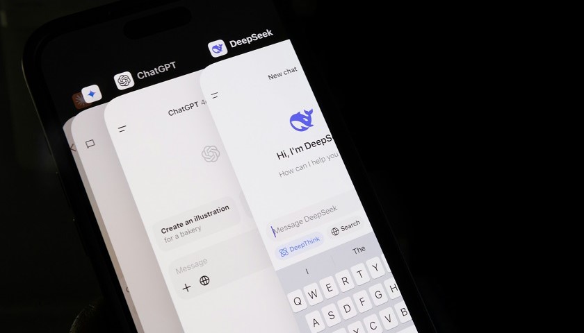 L'app di DeepSeek su uno smartphone