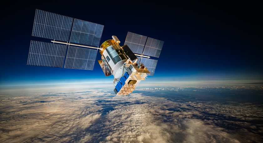 Un satellite in orbita intorno alla Terra