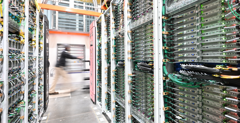 Alphabet e Amazon - Immagine di un data center di Amazon