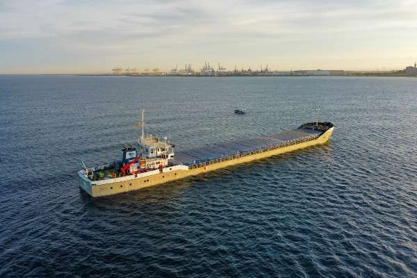 Petroliera in mezzo al mare