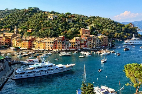 Una vista dal mare di Portofino