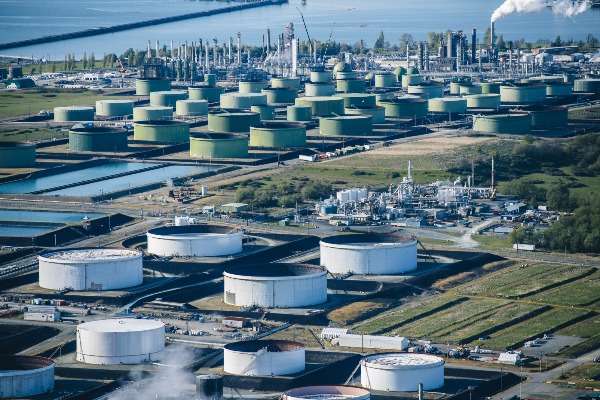 Un terminal per lo stoccaggio di petrolio.