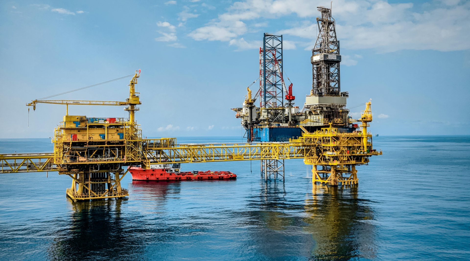 Petrolio - Immagine di una petroliera nel mare