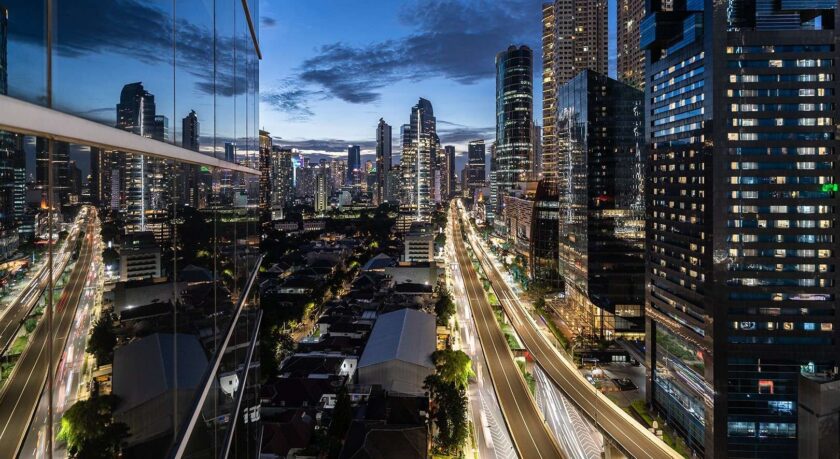 Economia globale - Immagine di un panorama di palazzi illuminati
