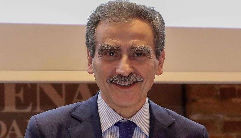 una foto di luigi lovaglio, amministratore delegato di Mps