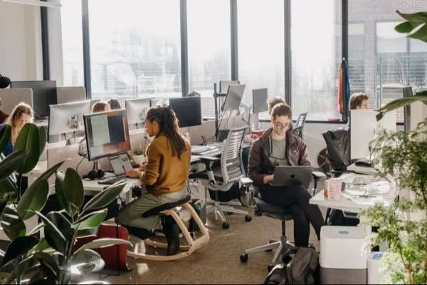Immagine del personale Anthropic in ufficio