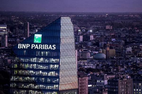 una foto della sede di Milano di Bnp Paribas