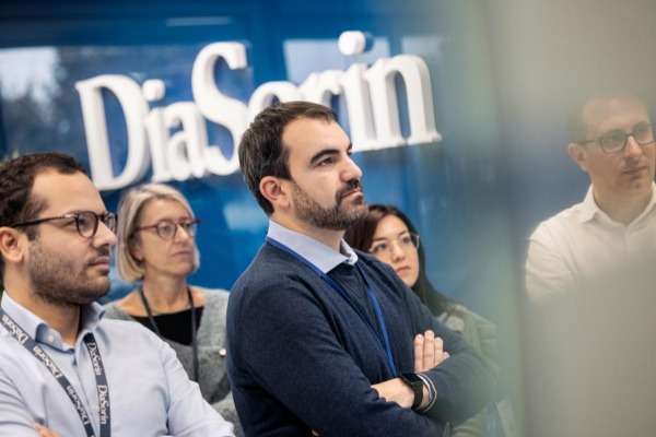 Un lab meeting all'interno di uno stabilimento del gruppo Diasorin