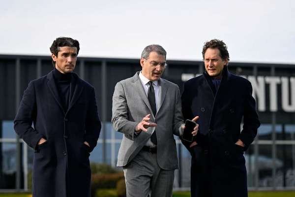 una foto dei dirigenti della Juventus