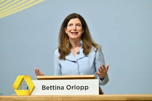 Bettina Orlopp, ceo di Commerzbank, durante la conferenza stampa annuale 2026