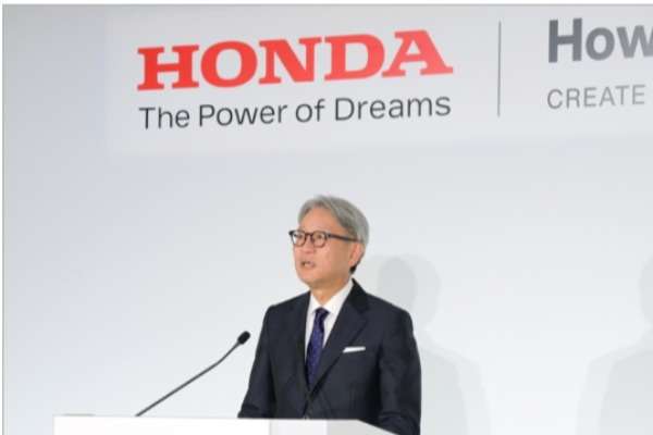 Honda Motor - Immagine dell'amministratore delegato Toshihiro Mibe in una conferenza