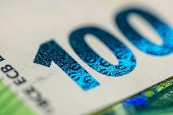 Il dettaglio di una banconota da 100 euro