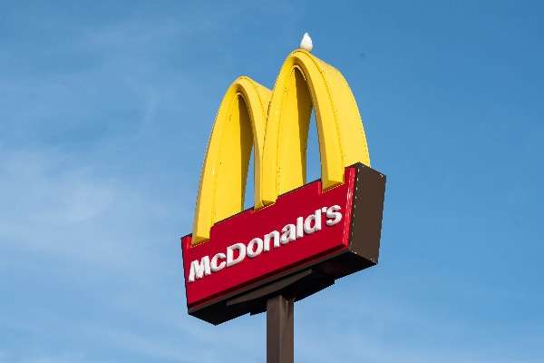 una foto della scritta McDonald's