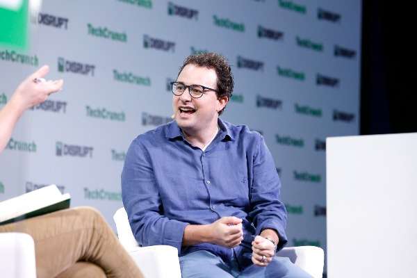 Dario Amodei, co-fondatore e CEO di Anthropic, sul palco al TechCrunch Disrupt 2023