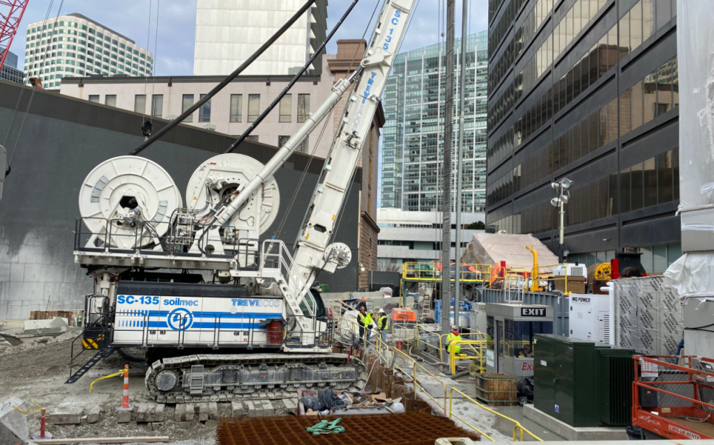 Un cantiere di Trevi per la costruzione di una stazione della metropolitana a Londra