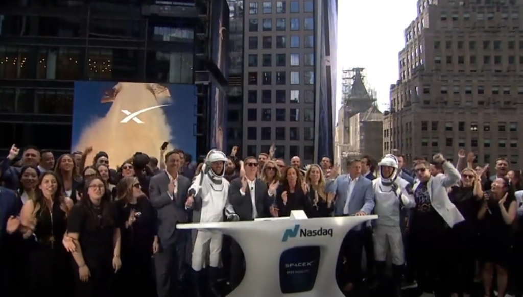 Il momento del suono della campanella per l'ipo di SpaceX al Nasdaq