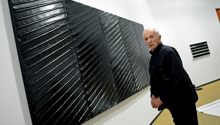 Pierre Soulages in una scena del documentario di Stéphane Berthomieux