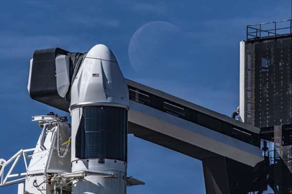 Un razzo di SpaceX sulla rampa di lancio