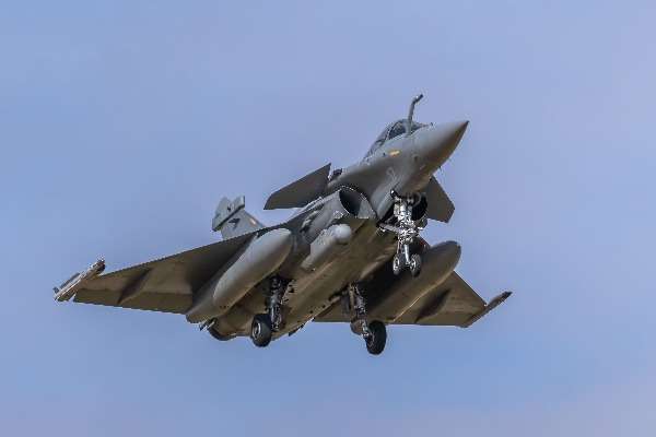Spazio e difesa - Immagine di un aereo militare in volo