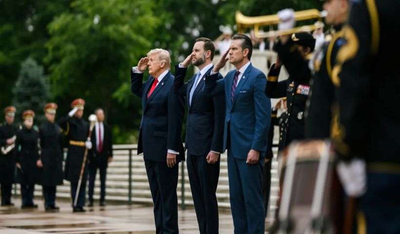 una foto del vicepresidente usa Vance con Donald Trump