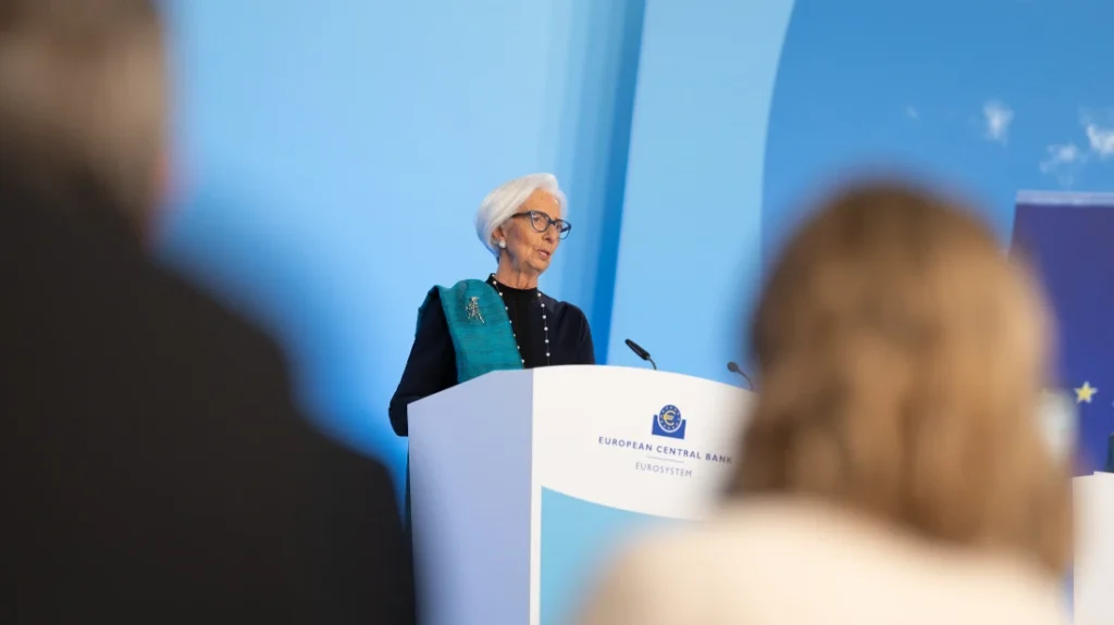 Bce, tassi fermi al 2,25%: Lagarde rinvia le scelte a settembre