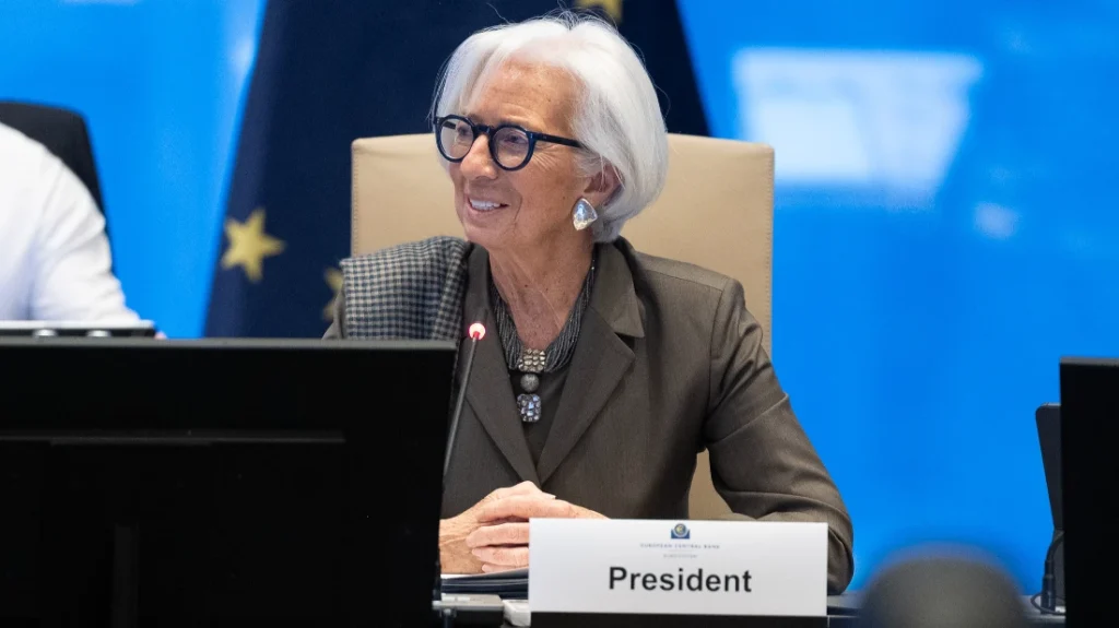 Christine Lagarde, presidente della Bce, durante una riunione del consiglio direttivo a Francoforte