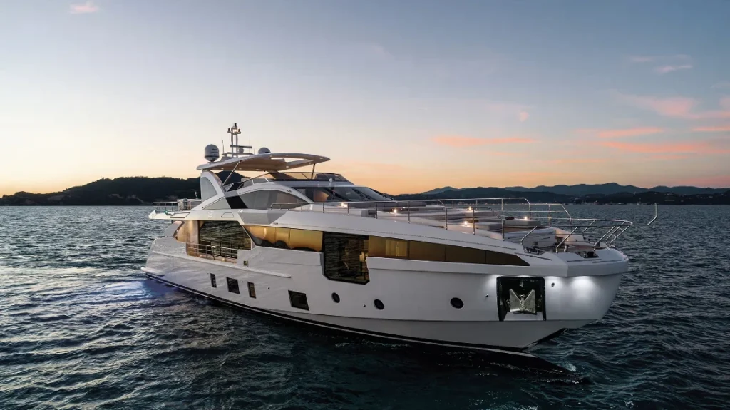 The Italian Sea Group vola in Borsa, Azimut-Benetti guarda agli asset
