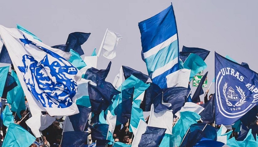 Le bandiere sventolano nella curva dell'Empoli